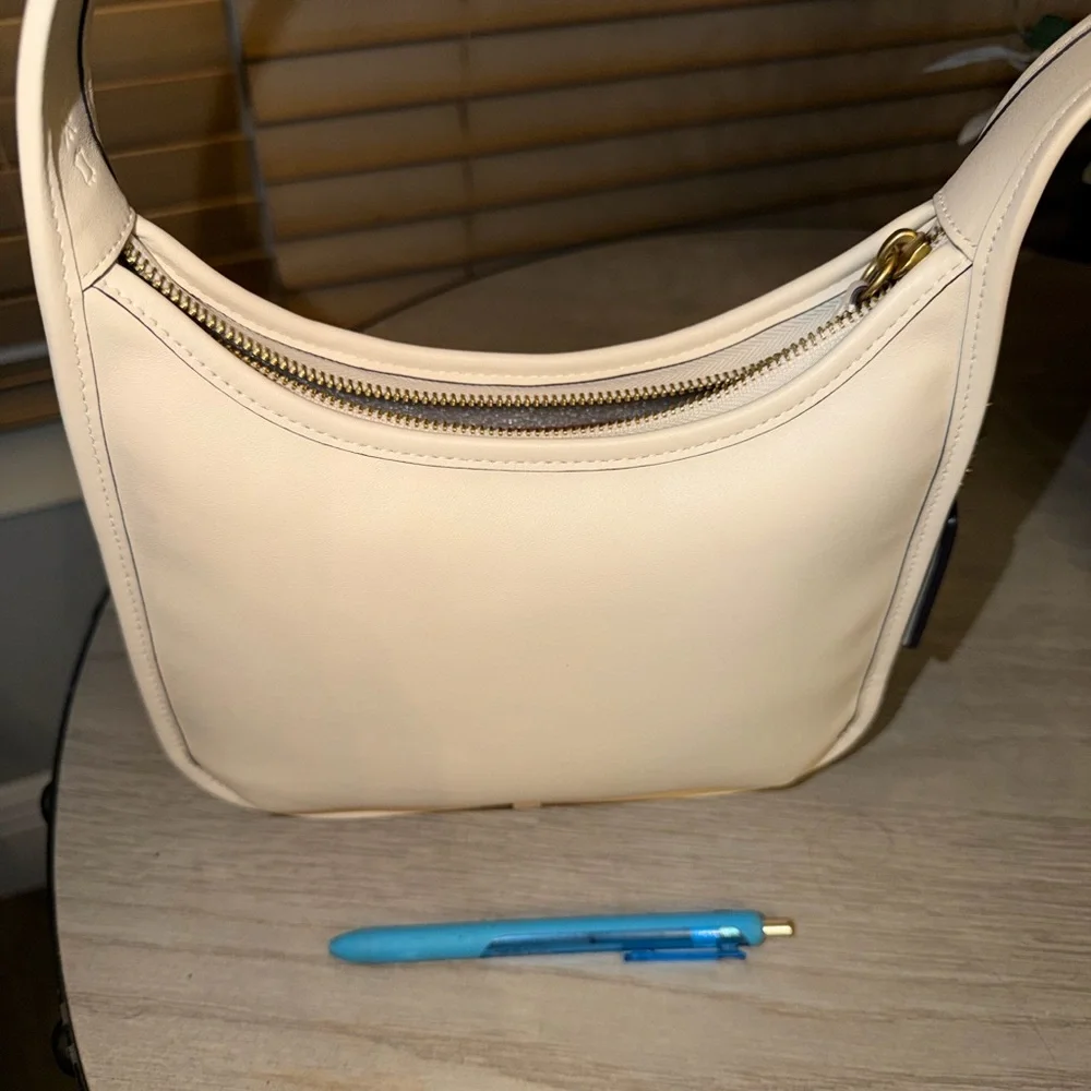 Coach Elegant White Shoulder Bag - Picture 5 of 6